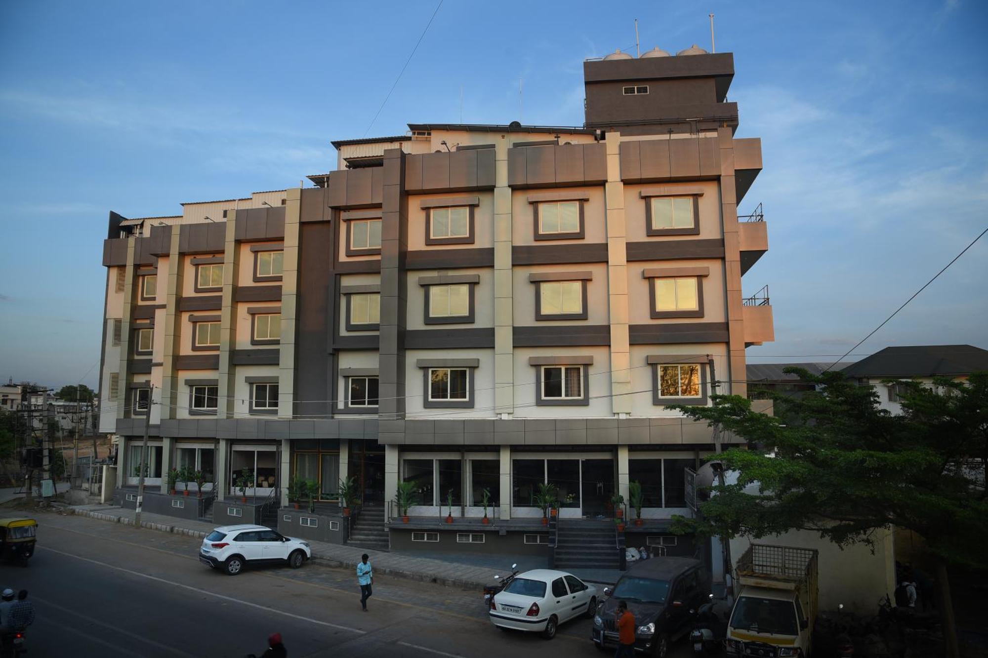 Hotel R Empire Revtree Dawangere Zewnętrze zdjęcie